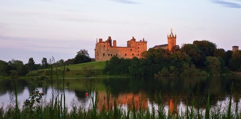 Linlithgow Palace and Loch